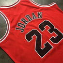 Regata NBA Chicago Bulls Retrô 1996 - 1997 Mitchell & Ness Authentic Jordan 23 - Vermelha
