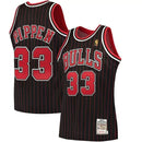 Regata NBA Chicago Bulls Retrô 1997 - 1998 Mitchell & Ness Authentic Pippen 33 - Preta e Vermelha