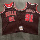 Regata NBA Chicago Bulls Retrô 1997 - 1998 Mitchell & Ness Authentic Rodman 91 - Preta e Vermelha