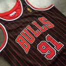 Regata NBA Chicago Bulls Retrô 1997 - 1998 Mitchell & Ness Authentic Rodman 91 - Preta e Vermelha